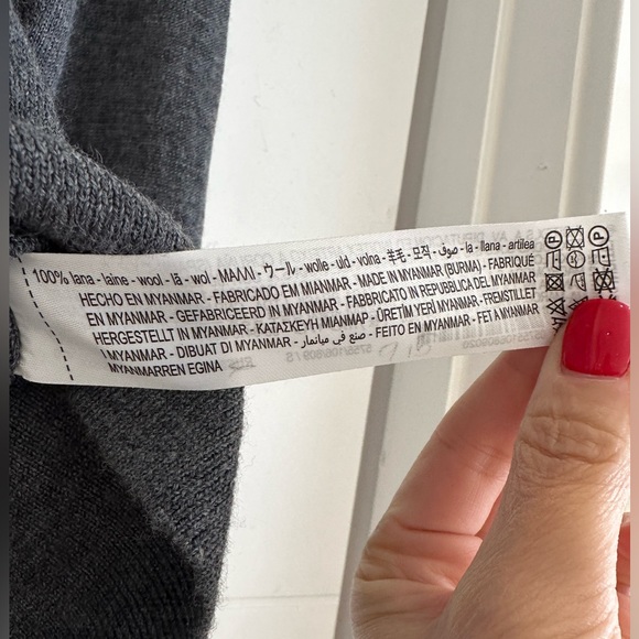 Zara Grey V-Neck sweater - Picture 3 of 5